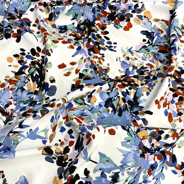Tela poplin rayón con estampado floral abstracto tipo acuarela en tonos modernos