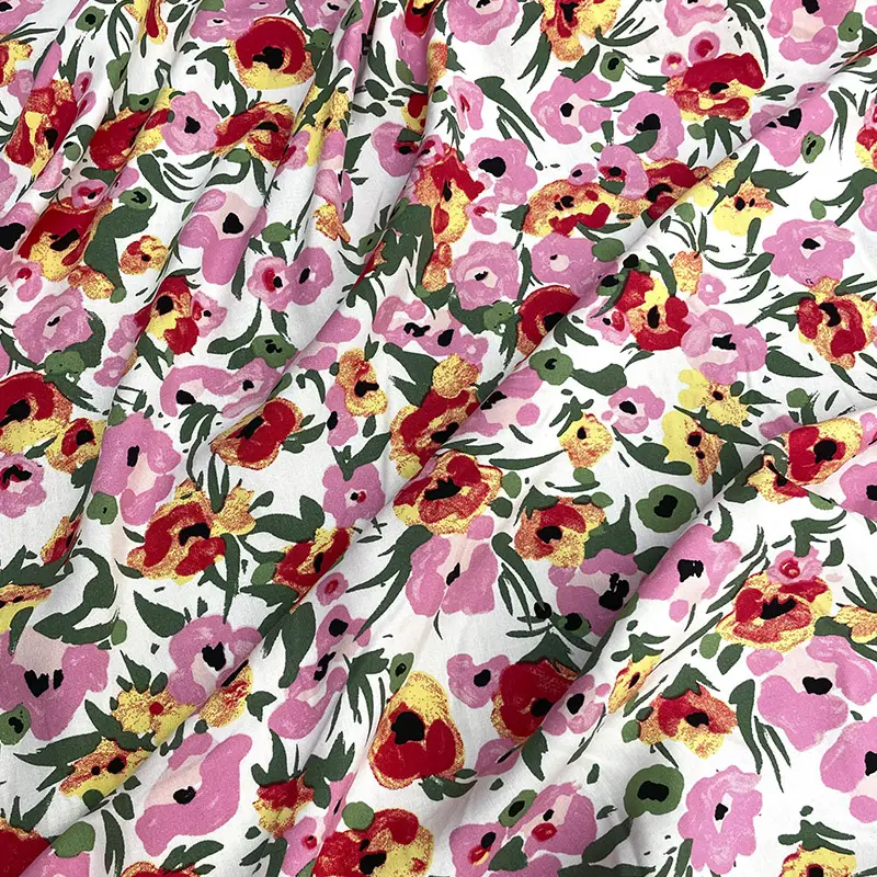 tela-poplin-rayon-floral-rosada-primavera-800x800 Tela poplin rayón con flores rosadas, rojas y verdes sobre fondo blanco, estilo primavera
