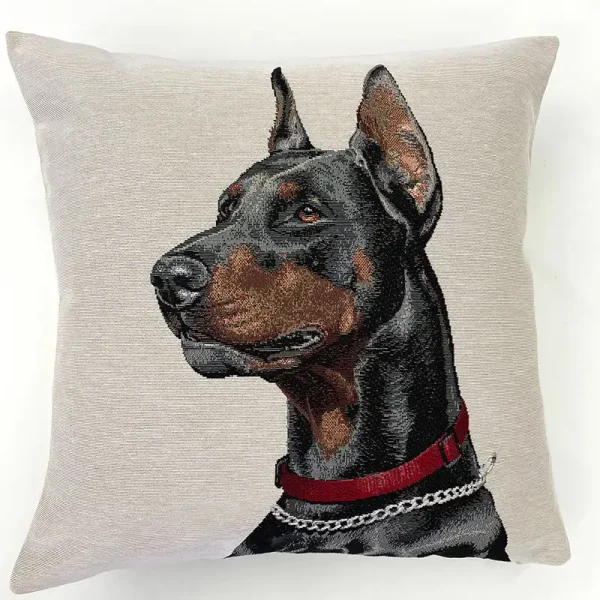 Funda decorativa con diseño tejido de perro dóberman de perfil con collar rojo.
