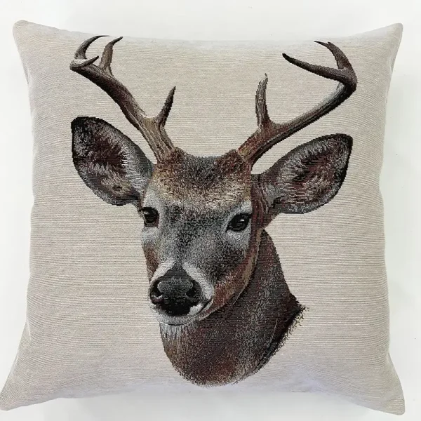 Funda decorativa con imagen tejida de venado en tela gobelino.