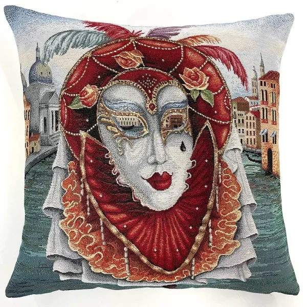 Funda decorativa con diseño de máscara veneciana en tonos rojos y fondo de canales