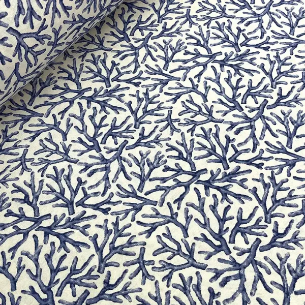 Tela de loneta con diseño de coral azul sobre fondo claro