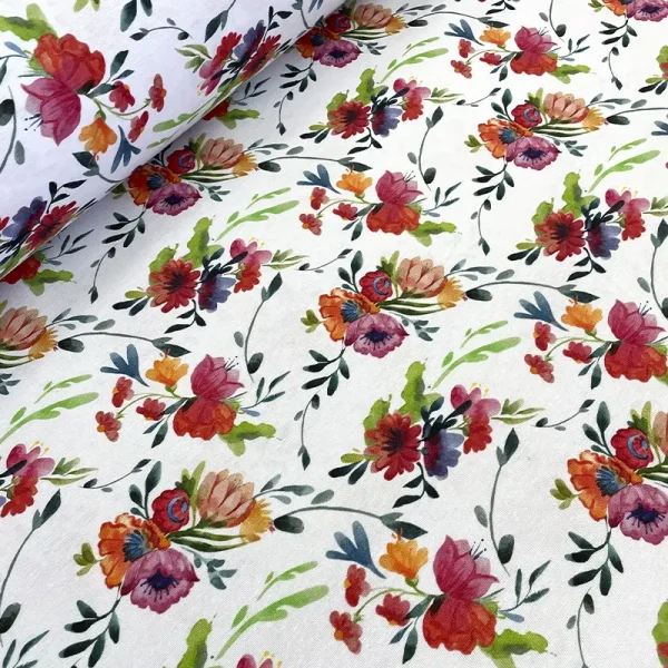 Tela loneta con flores intensas estilo acuarela sobre fondo claro
