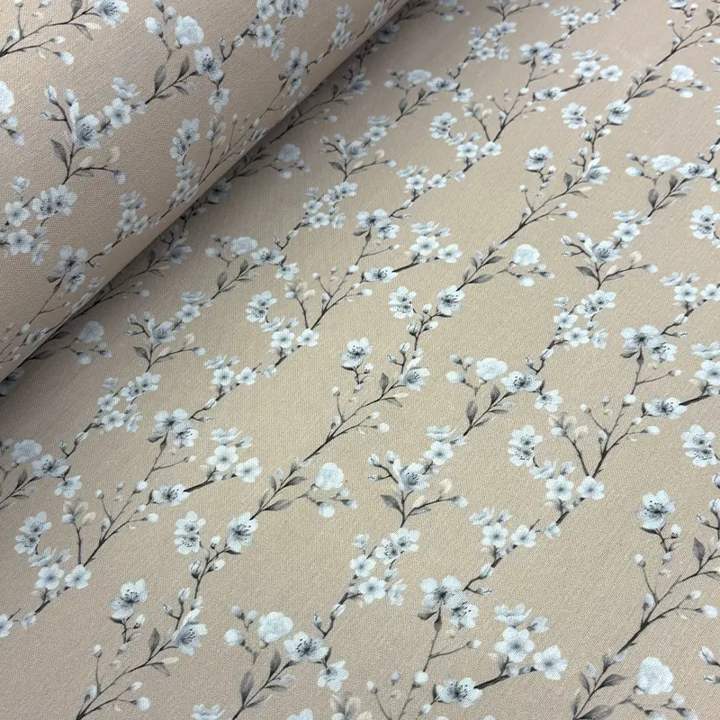 sabena-half-panama-dig-alia-azul-flores-azules-800x800 Tela Sabena Half Panama Dig con estampado floral de flores azules sobre fondo beige para decoración interior.