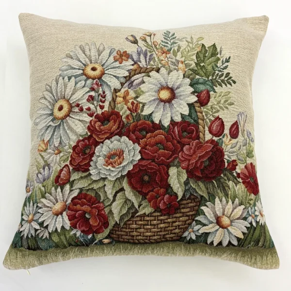Funda de cojín de tela gobelino con diseño de canasta con rosas rojas, margaritas blancas y flores moradas.