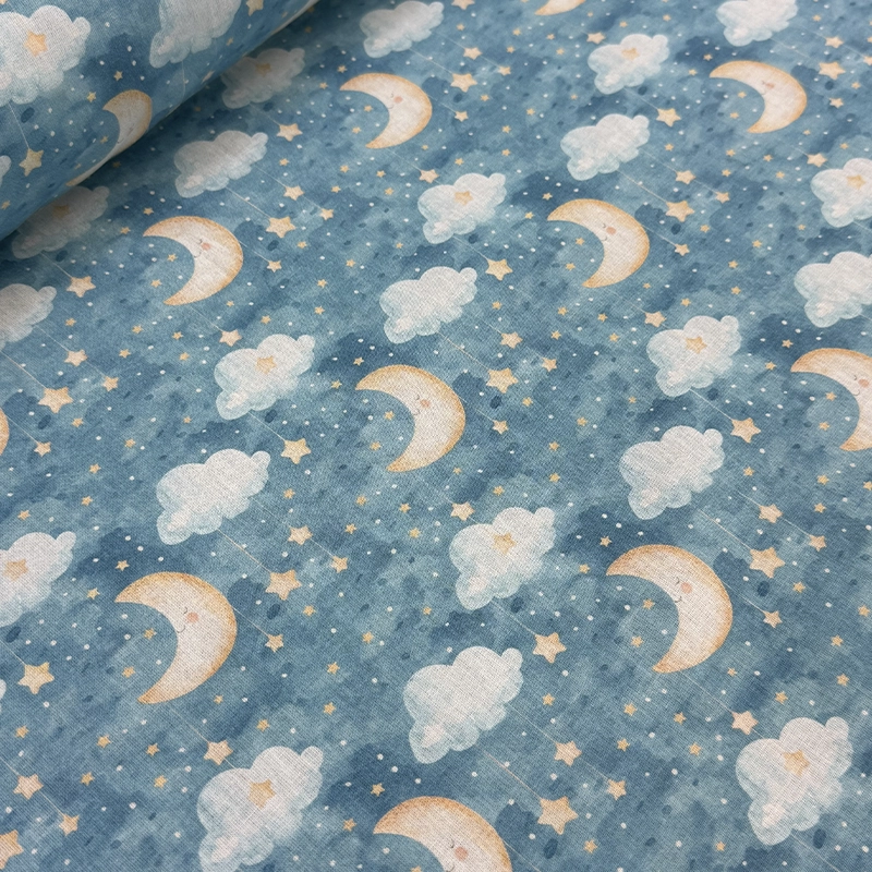 tela-petite-cielo-nocturno-lunas-nubes-800x800 Tela Petite Sueño Infantil Cielo Azul con estampado digital de nubes y lunas sonrientes para la confección de ropa de niños y fundas de cojín.