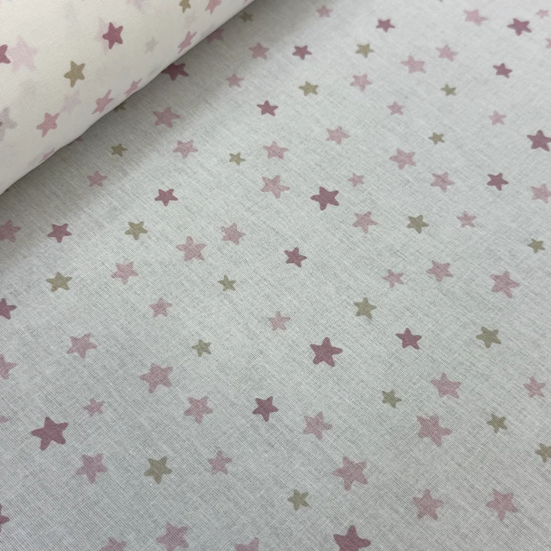 tela-petite-estrellas-rosas-beige-fondo-blanco-lino-800x800 Tela Petite Constelación Rosa y Beige con estampado digital de estrellas diminutas en fondo blanco para costura y confección de ropa infantil.
