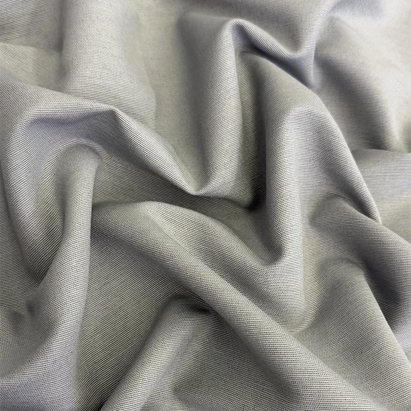 loneta-trim-gris-perla-800x800 Loneta Trim Gris Perla de diseño liso y tonalidad gris clara, ideal para cortinas, tapicería, fundas, manteles y decoración del hogar.