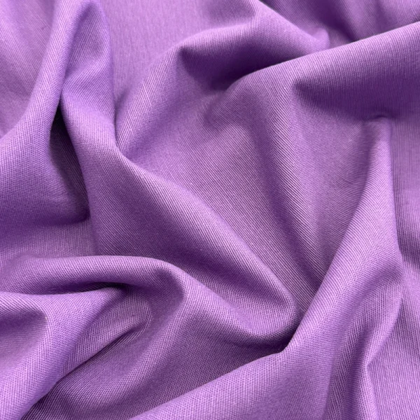 Loneta Trim Lavanda de diseño liso, color morado con matiz lavanda y textura de tejido visible para cortinas, tapicería, fundas y manteles.