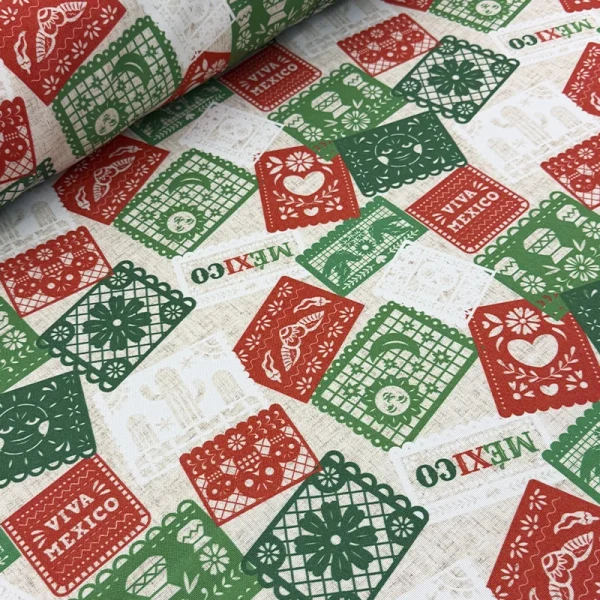 Tela mantelera Papel Picado Festivo con estampado de papel picado verde, blanco y rojo, frases Viva México y detalles tradicionales sobre fondo claro