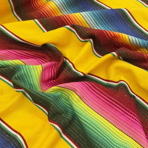 Cambaya Saltillo Amarillo con fondo amarillo y rayas multicolor de inspiración mexicana.