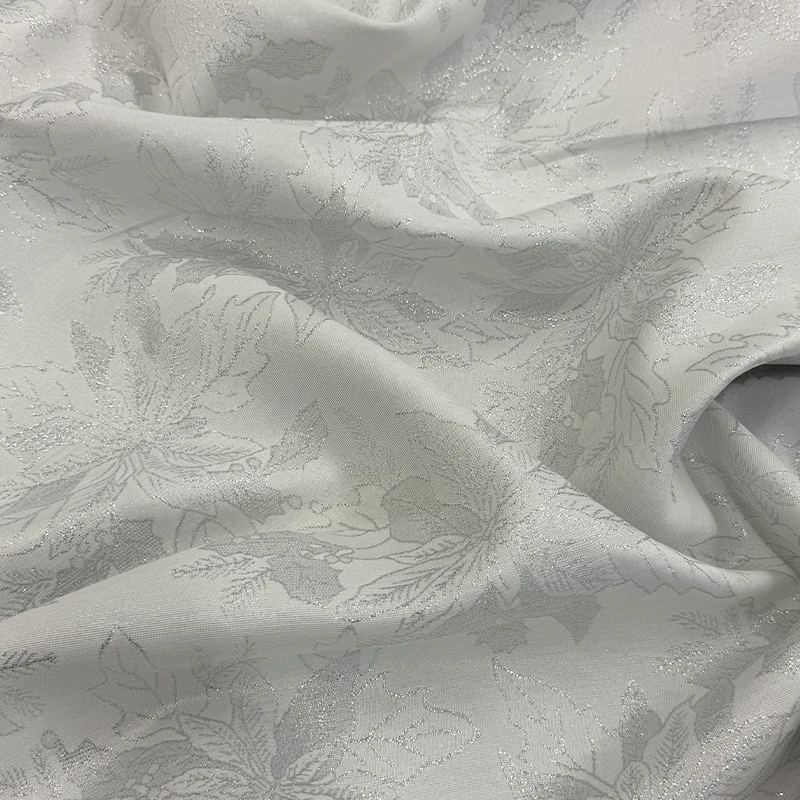 mantel-navideno-lurex-nochebuenas-blanco-plata